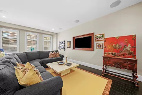 222 E Chestnut St #9B, Chicago, IL 60611 photo 6