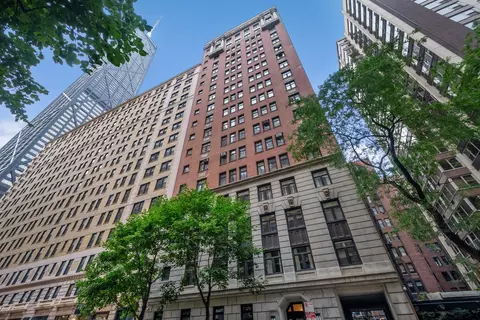 222 E Chestnut St #9B, Chicago, IL 60611