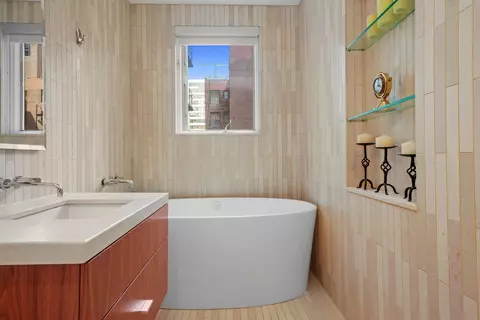 222 E Chestnut St #9B, Chicago, IL 60611 photo 26
