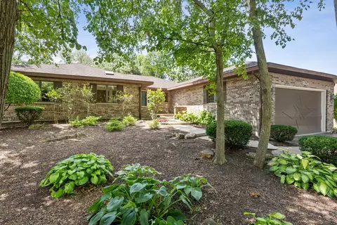 5124 Barnwall Ct, Lisle, IL 60532