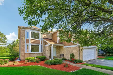 286 Waterford Dr, Lake Zurich, IL 60047