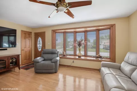 7900 W 72nd St, Bridgeview, IL 60455 photo 3