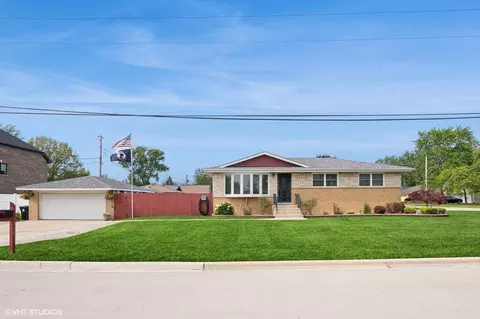 7900 W 72nd St, Bridgeview, IL 60455