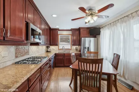 7900 W 72nd St, Bridgeview, IL 60455 photo 4