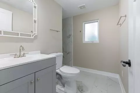 Bath - 15213 Pine Dr, Oak Forest, IL 60452 photo 2 of 2