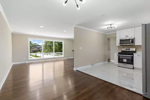 Living - 15213 Pine Dr, Oak Forest, IL 60452 photo 1 of 6