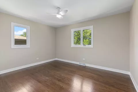 Bedroom - 15213 Pine Dr, Oak Forest, IL 60452 photo 2 of 3