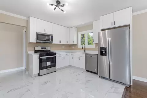 Kitchen - 15213 Pine Dr, Oak Forest, IL 60452 photo 1 of 1
