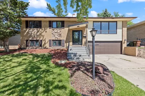 15213 Pine Dr, Oak Forest, IL 60452