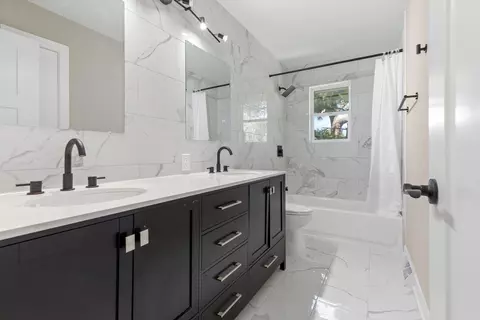 Bath - 15213 Pine Dr, Oak Forest, IL 60452 photo 1 of 2