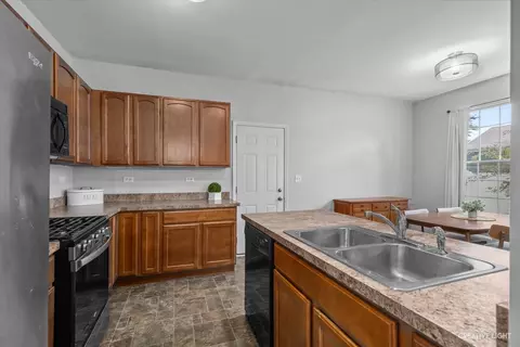 3615 Hyde Park Ct, Elgin, IL 60124 photo 8