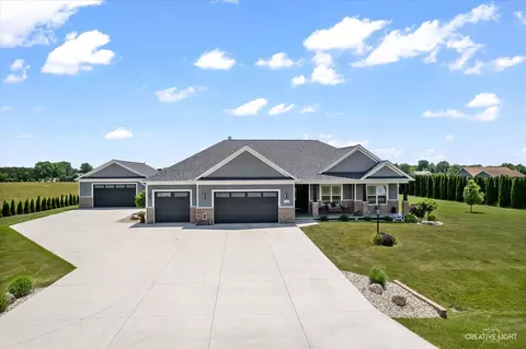 2438 N 4220th Rd, Sheridan, IL 60551