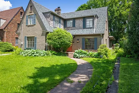 817 Parkview Ave, Rockford, IL 61107