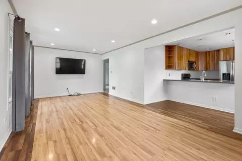 Living - 2905 Starling Ln, Rolling Meadows, IL 60008 photo 3 of 4