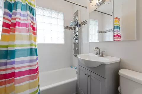 Bath - 2905 Starling Ln, Rolling Meadows, IL 60008 photo 1 of 4