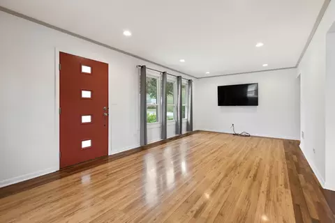 Living - 2905 Starling Ln, Rolling Meadows, IL 60008 photo 1 of 4
