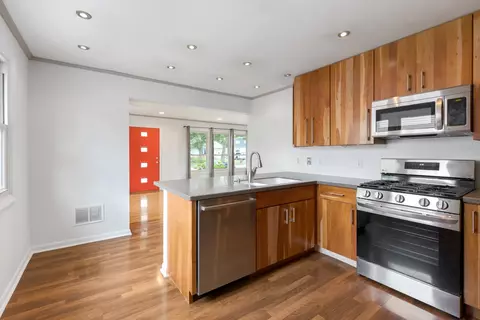 Kitchen - 2905 Starling Ln, Rolling Meadows, IL 60008 photo 5 of 5