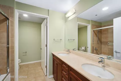 Bath - 65 E Monroe St #4215, Chicago, IL 60603 photo 1 of 2