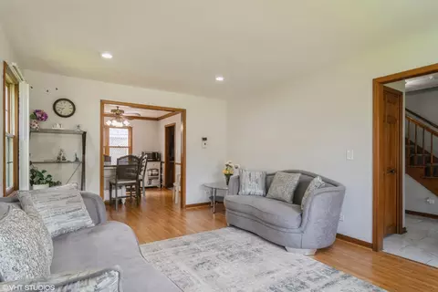 Living - 1001 Apple Valley Dr, Bartlett, IL 60103 photo 1 of 3