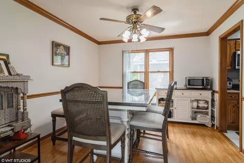 Dining - 1001 Apple Valley Dr, Bartlett, IL 60103 photo 1 of 1
