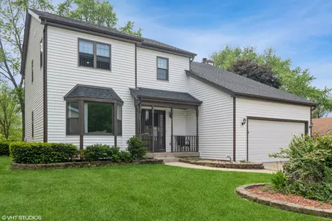 Exterior - 1001 Apple Valley Dr, Bartlett, IL 60103 photo 2 of 4