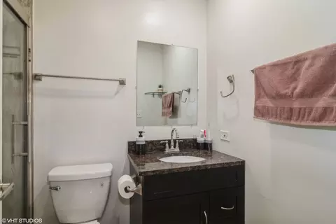 Bath - 1001 Apple Valley Dr, Bartlett, IL 60103 photo 2 of 3