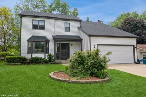 1001 Apple Valley Dr, Bartlett, IL 60103