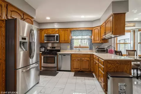 Kitchen - 1001 Apple Valley Dr, Bartlett, IL 60103 photo 1 of 4