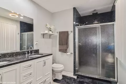 Bath - 1001 Apple Valley Dr, Bartlett, IL 60103 photo 1 of 3