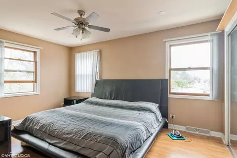 Bedroom - 1001 Apple Valley Dr, Bartlett, IL 60103 photo 5 of 6