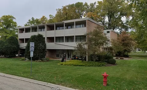 620 S Hough St #J, Barrington, IL 60010