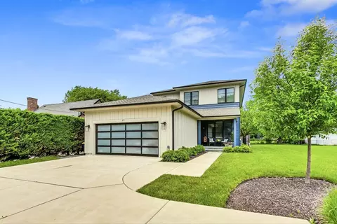 891 Half Day Rd, Highland Park, IL 60035