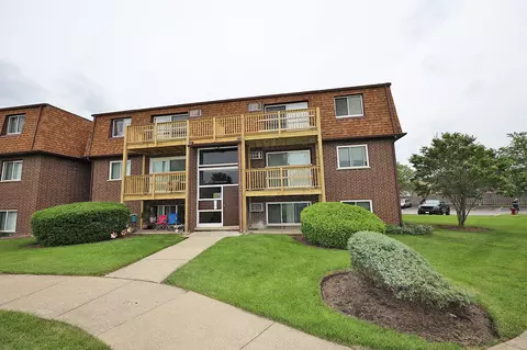 116 Boardwalk St #1E, Elk Grove Village, IL 60007