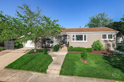 4443 Douglas Rd, Downers Grove, IL 60515