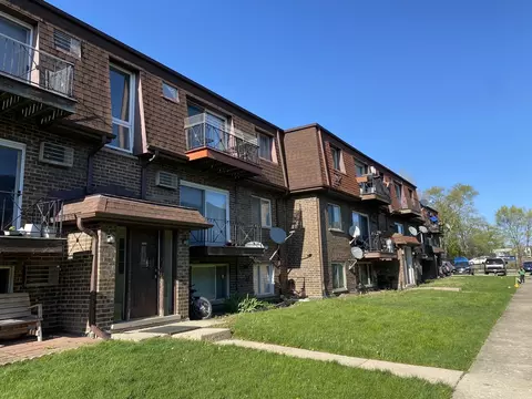 10473 Dearlove Rd #5, Glenview, IL 60025