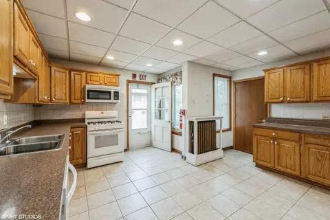 Kitchen - 701 N Hart Blvd, Harvard, IL 60033 photo 2 of 2