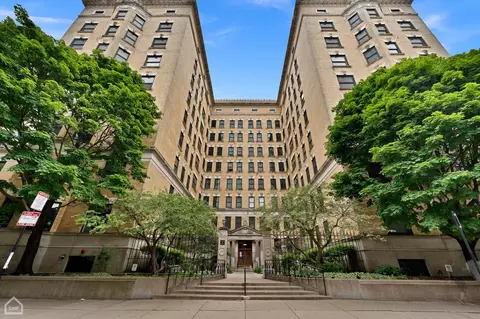 559 W Surf St #605, Chicago, IL 60657