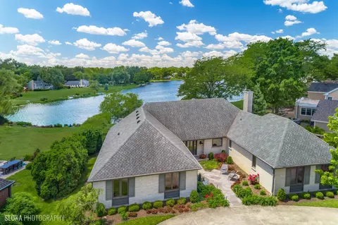 511 Lake Shore Dr N, Barrington, IL 60010