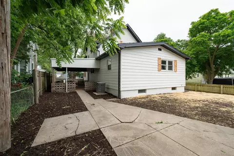 Exterior - 1102 N Oak St, Bloomington, IL 61701 photo 4 of 6