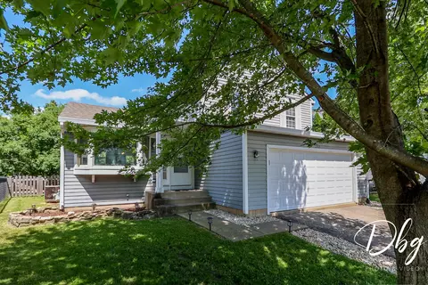 202 Eagle Creek Dr, Round Lake Beach, IL 60073