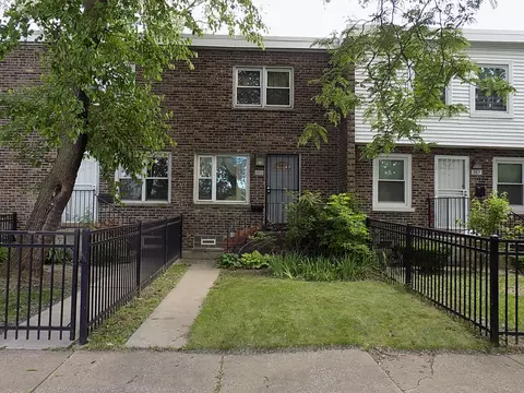 355 W 42nd St, Chicago, IL 60609