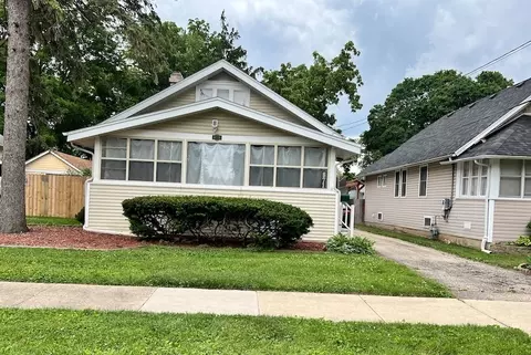 871 Van St, Elgin, IL 60123