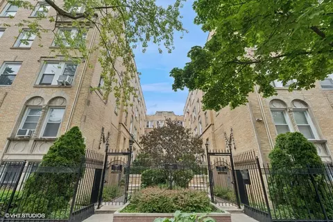 846 W Ainslie St #P2, Chicago, IL 60640