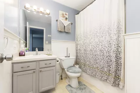 Bath - 5615 Kimberly Dr, Plainfield, IL 60586 photo 4 of 5