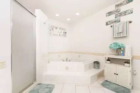 Bath - 5615 Kimberly Dr, Plainfield, IL 60586 photo 3 of 5