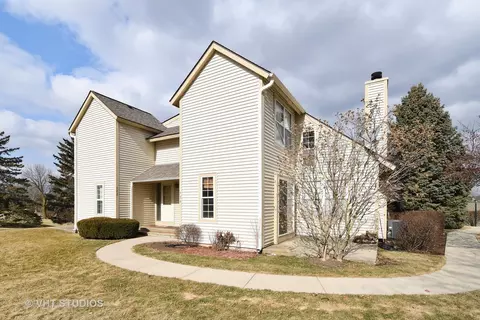 904 Bidwell Dr, Gurnee, IL 60031