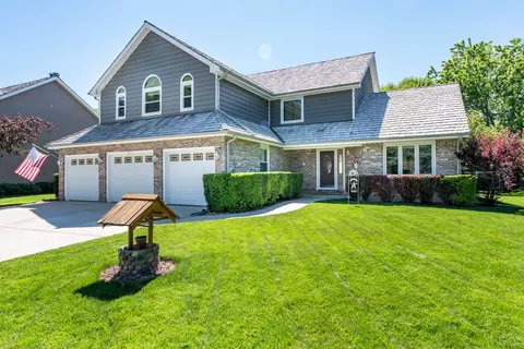 1870 Fox Meadow Ct, Gurnee, IL 60031