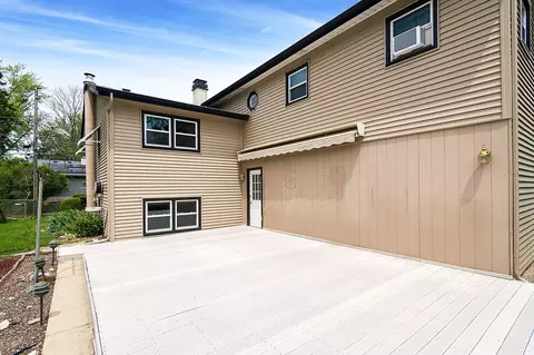 Exterior - 2313 Kingfisher Ln, Rolling Meadows, IL 60008 photo 2 of 4