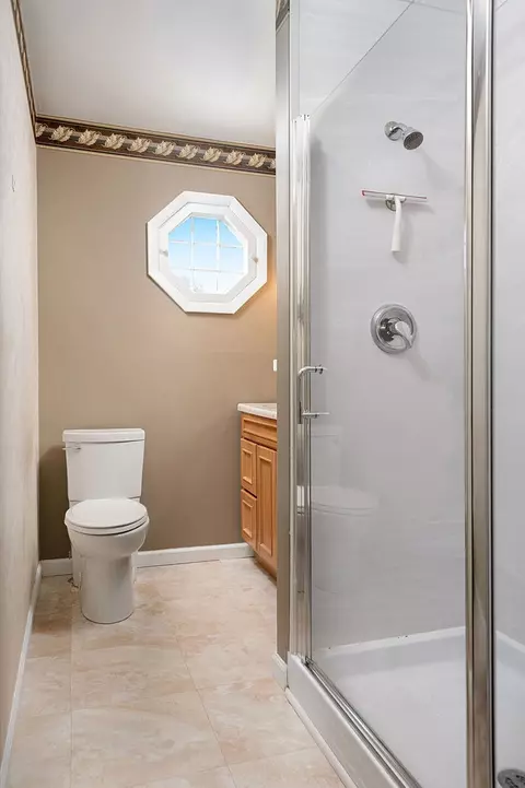 Bath - 2313 Kingfisher Ln, Rolling Meadows, IL 60008 photo 2 of 3