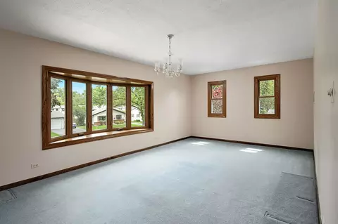 Living - 2313 Kingfisher Ln, Rolling Meadows, IL 60008 photo 4 of 5